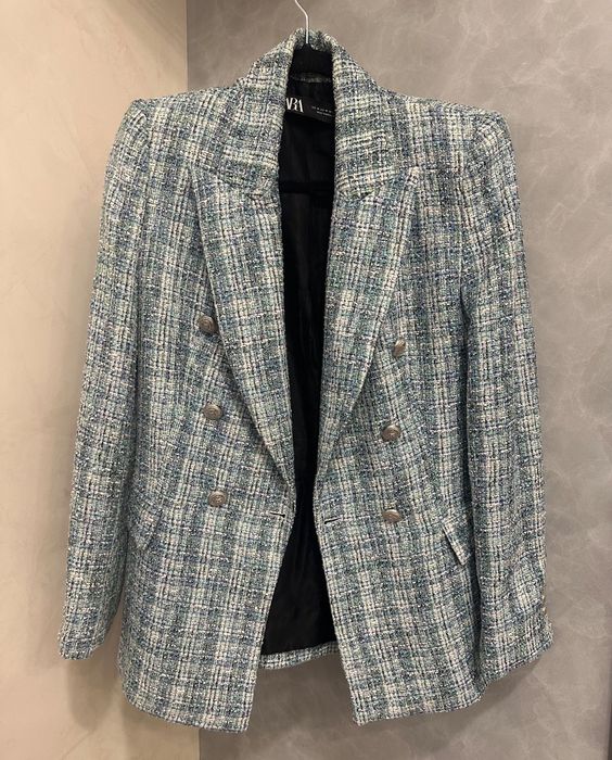 Zara, фактурний піджак з гарними
гудзиками