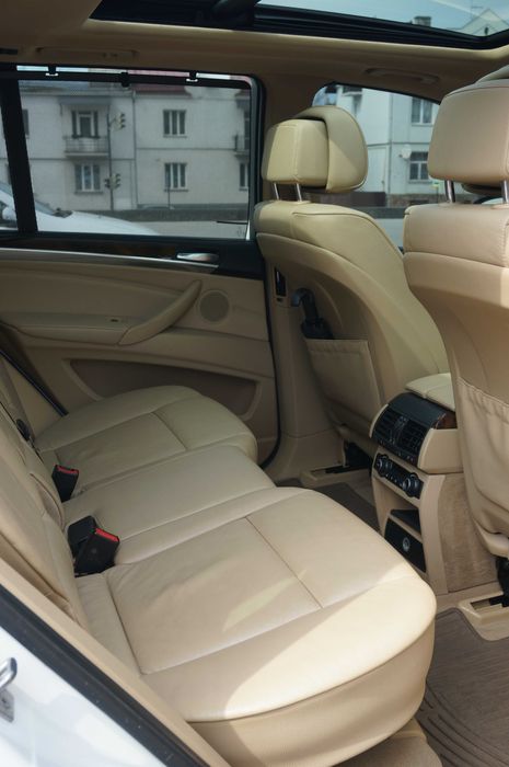 BMW X5 E70 3.0si AT