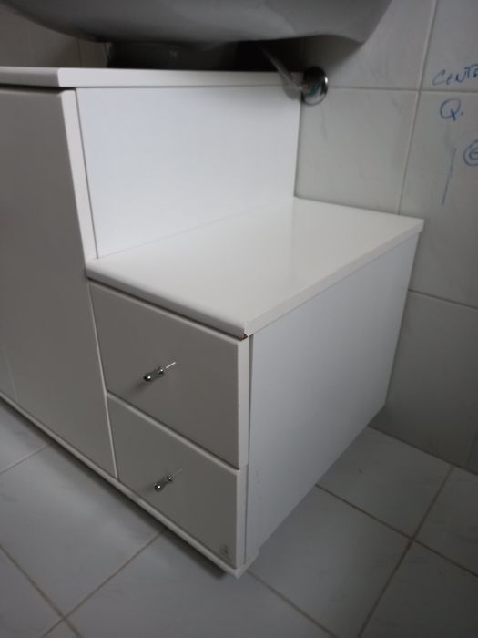 Armário casa banho com rodas