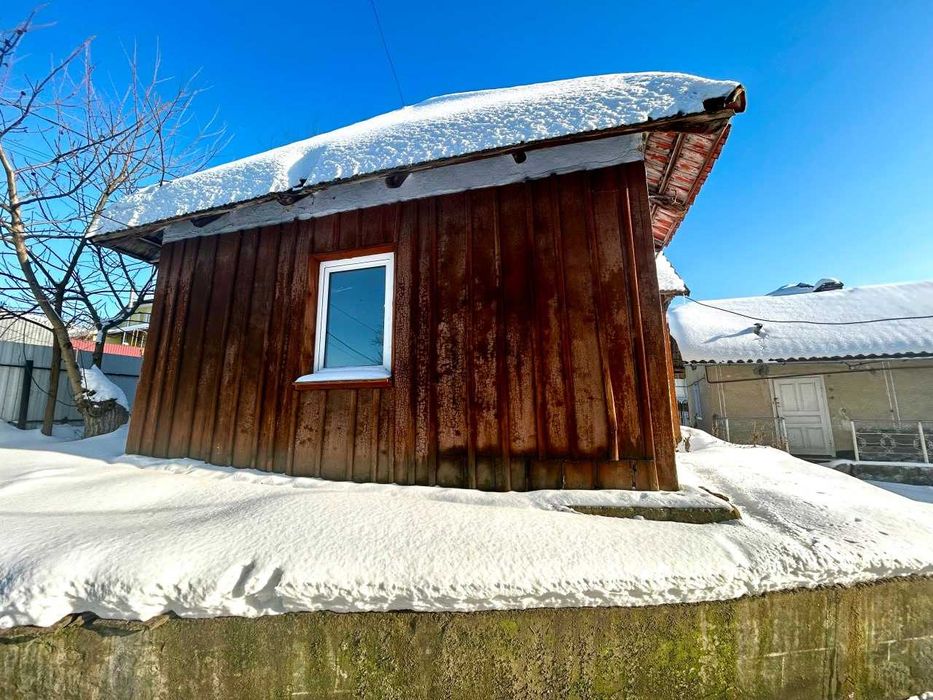 Продається будинок у селі Кінашів з  земельною ділянкою