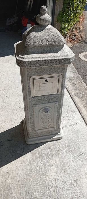 Caixa de correio em pedra