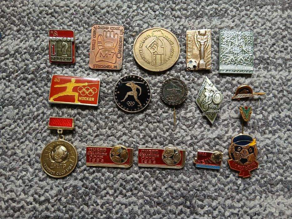 Значки СССР: спорт, флот, космонавтика, учебные заведения..