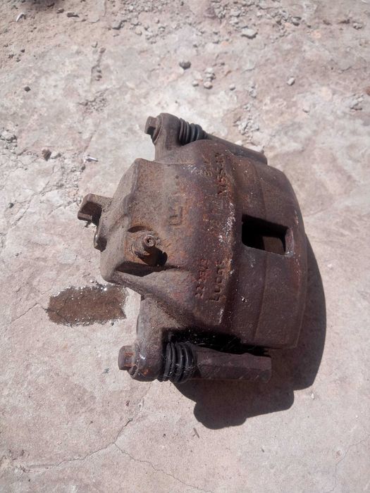 Суппорт правый Альмера