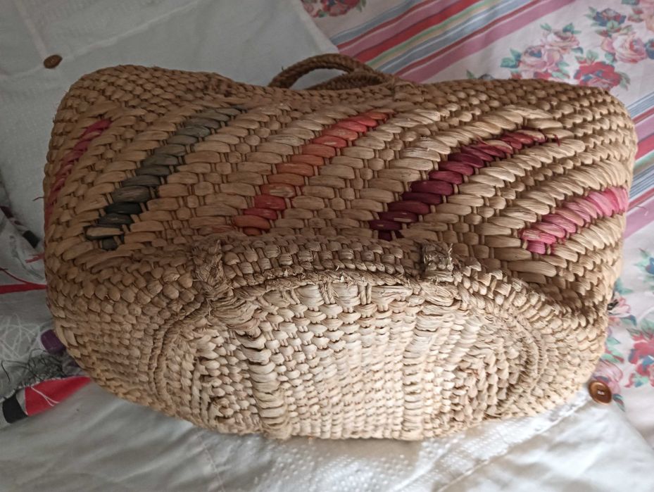 Cesta em Palhinha grande e extra forte forrada no seu interior
