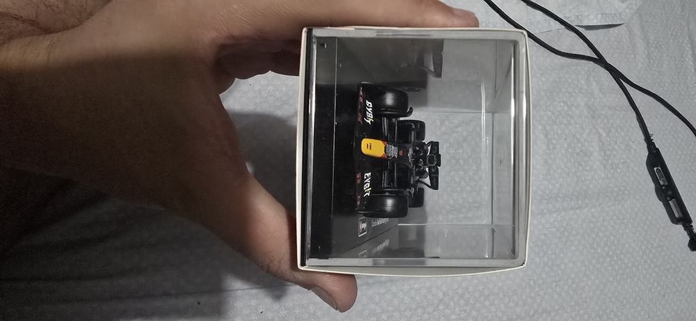 Miniatura bburago max verstappen