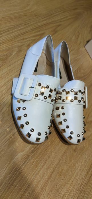 Buty nowe mokasyny dżety klamry białe 36