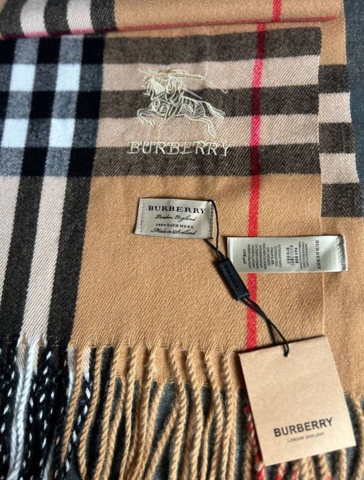 Szalik Burberry nowy