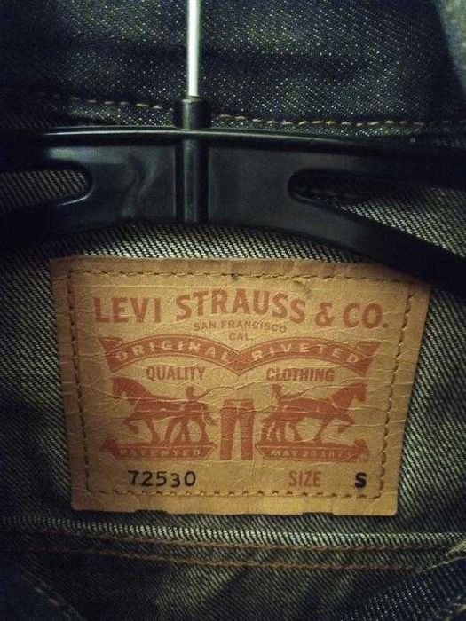 Джинсовая куртка levis. розмір S