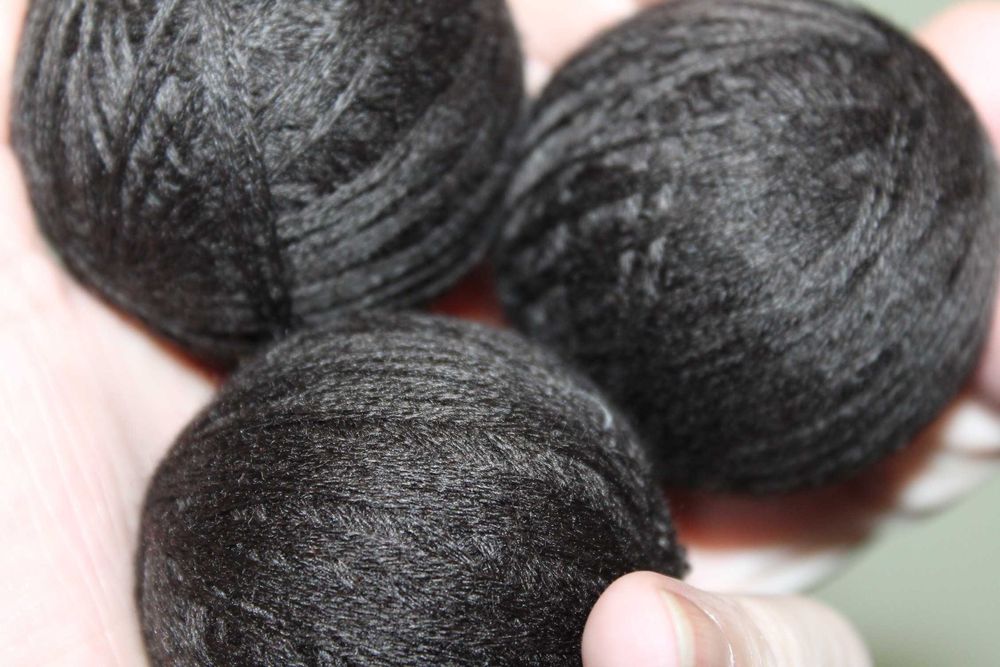 Пряжа для вязания полушерсть. Темно-коричневая 210 грамм