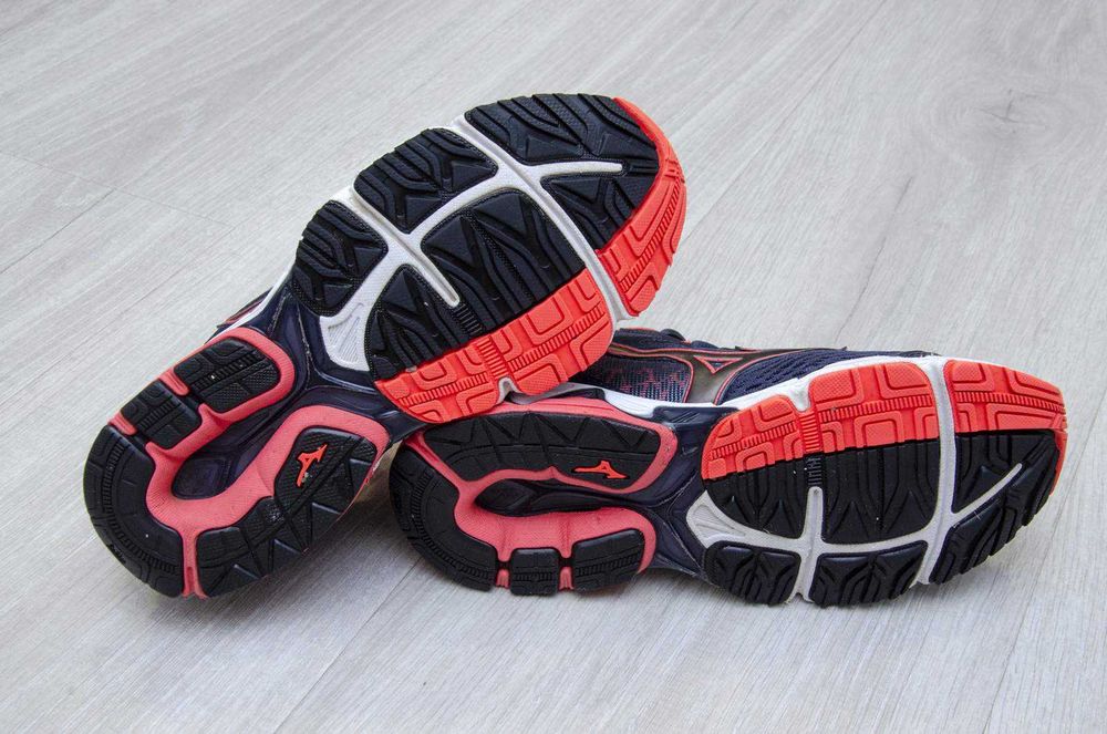 Кросівки Mizuno Wave Equate 2. Устілка 25,5 см