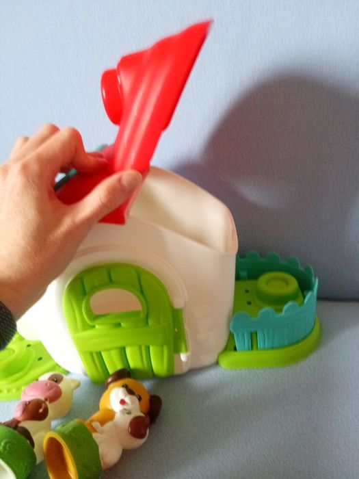 Clementoni Sensoryczna Farma miękkie klocki domek