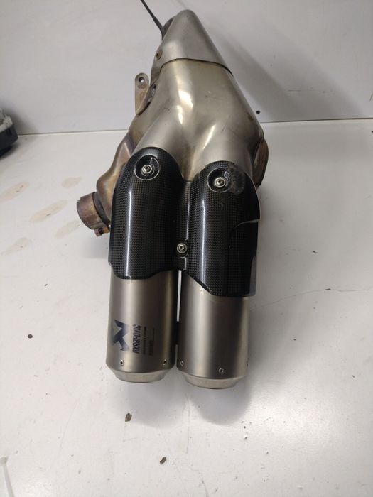 Akrapovic Ducati supersport 937