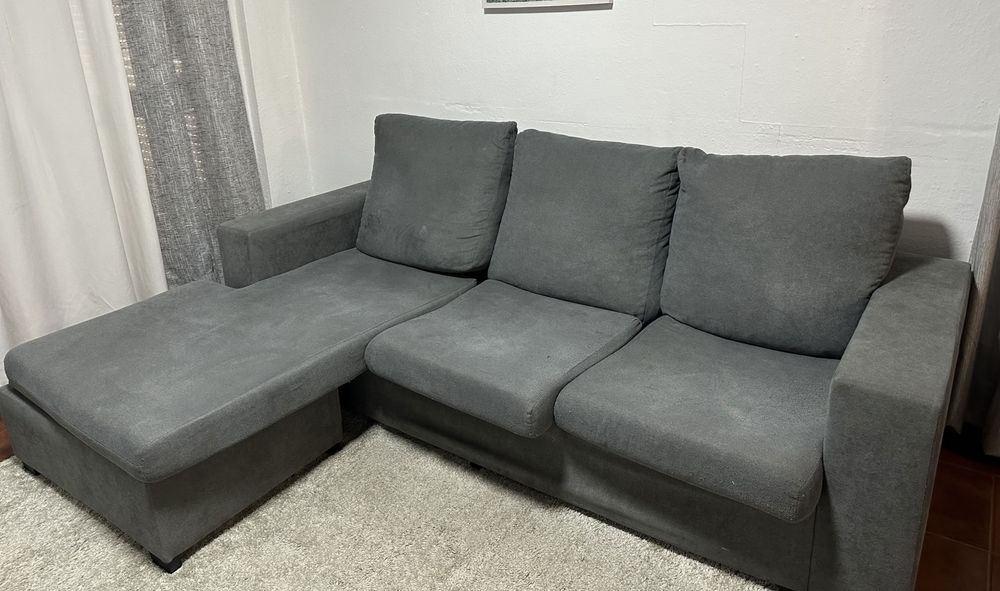 Sofá com chaise longue cinzento