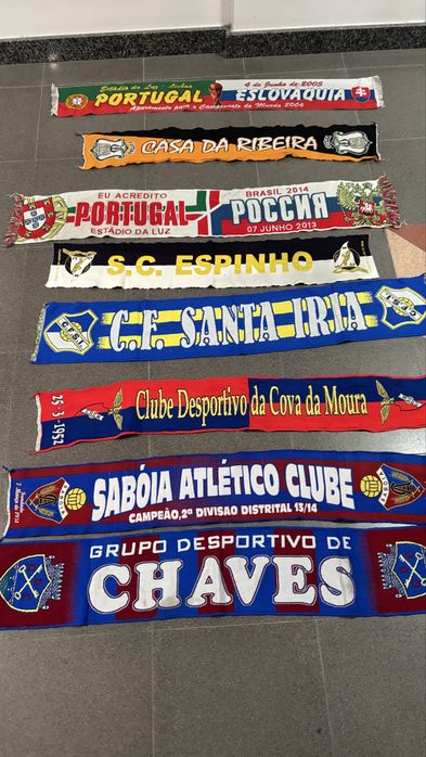 Cachecois de futebol de varios clubes alguns raros