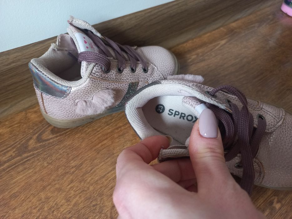 Кросівчи, черевички sprox