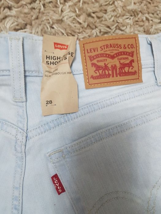 Шотры Levi's 28р