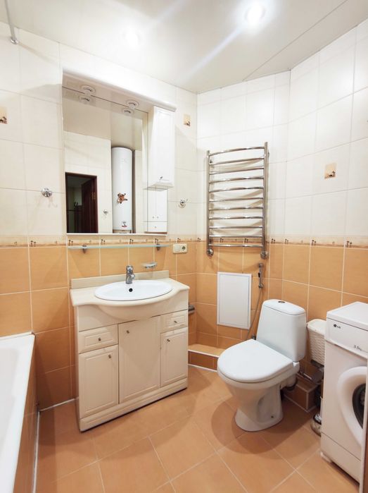 Продам 1 кімн. квартиру вул. Велика Китаївська 10А м.Деміївська  Салют