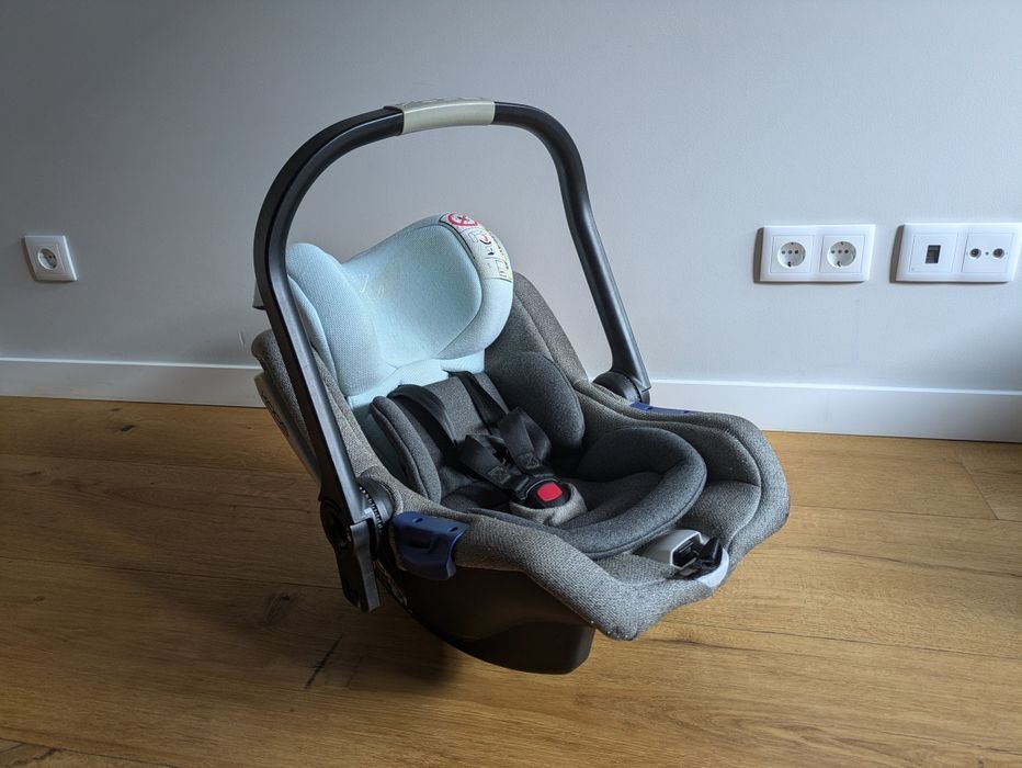 Carrinho Rider Jané com alcofa, ovo e carro de passeio