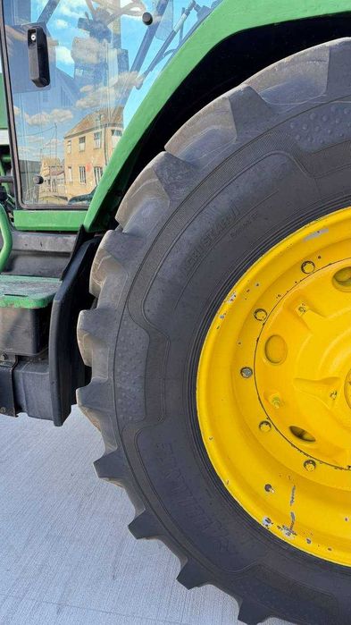 Трактор John Deere 8400