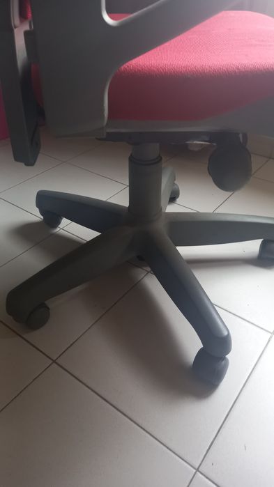 Cadeira de escritório. Bom estado.