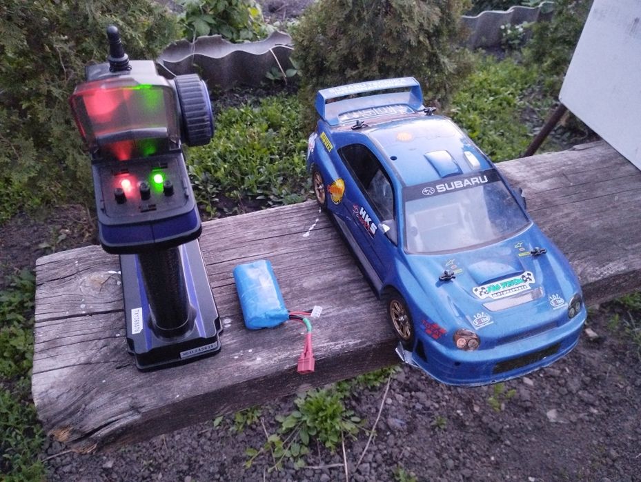 Продам модель на радіо керуванні R/C subaru масштаб 1:16.