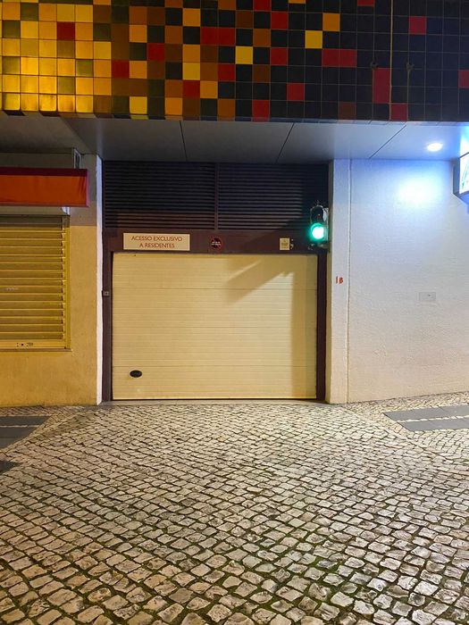 Arrendo Lugar de Garagem em Benfica (carro + mota)