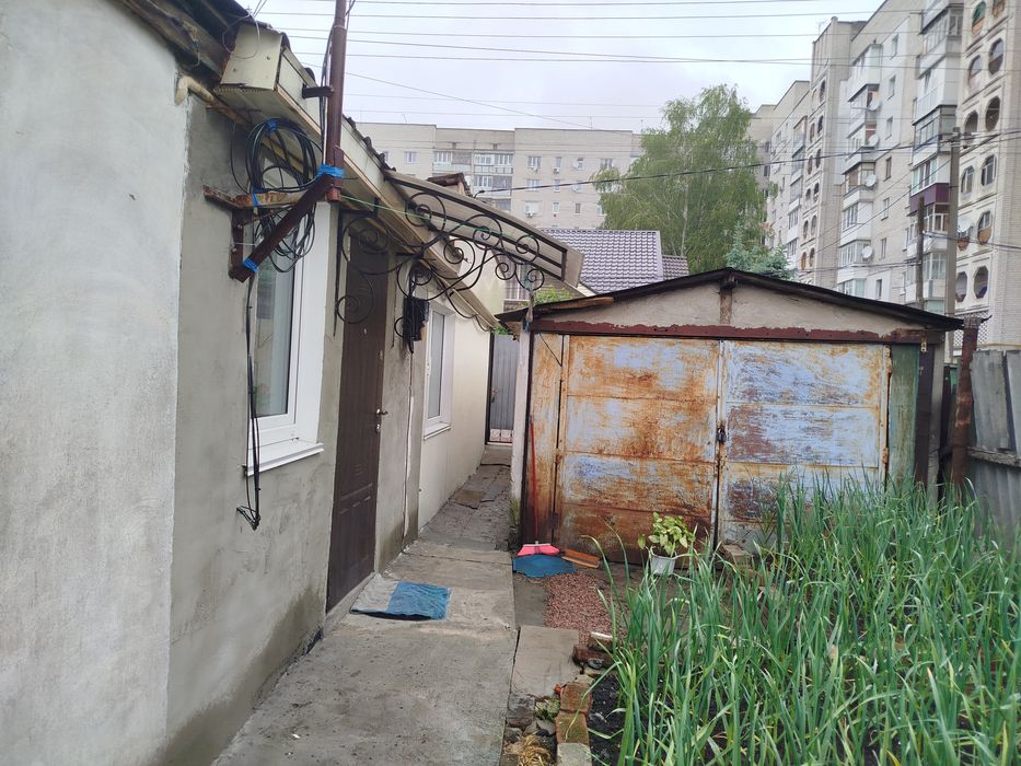 Продам частину будинку з ремонтом та зручностями