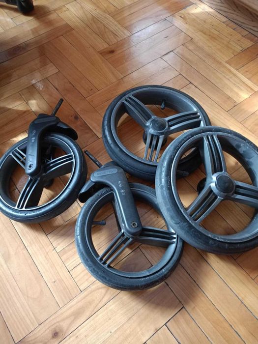 Sprzedam wózek dziecięcy.