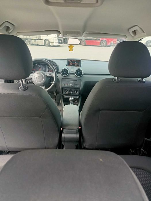 Audi A 1 - 5 drzwi , dobrze wyposażone . 2012 r