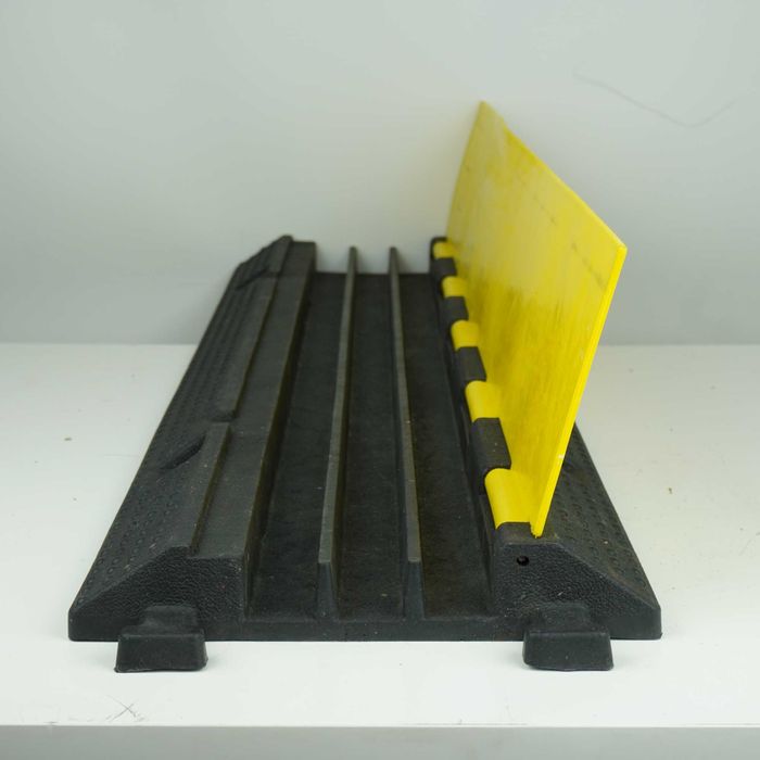 Najazd Najazdy Kablowe 2/3 Kanałowe / Narożne - Zabezpieczenia Drogowe