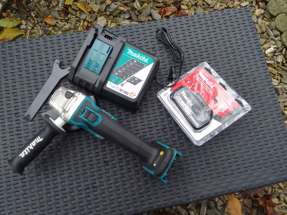 Szlifierka kątowa Makita DGA504, bateria 6ah,ładowarka.