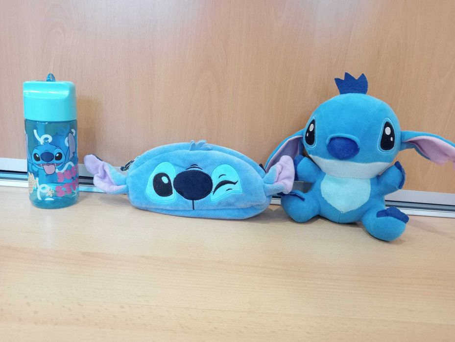 Conjunto Garrafa + Estojo Escolar de Pelúcia + Peluche Stitch