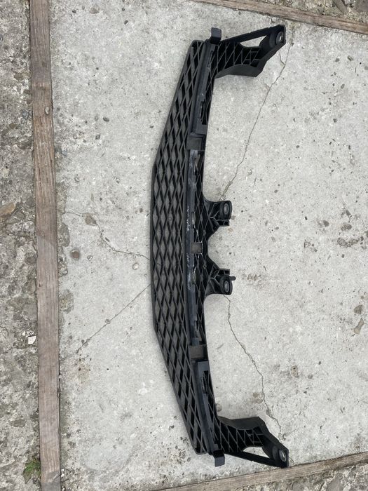 Кронштейн бампера центральний vw passat cc 3c8807571