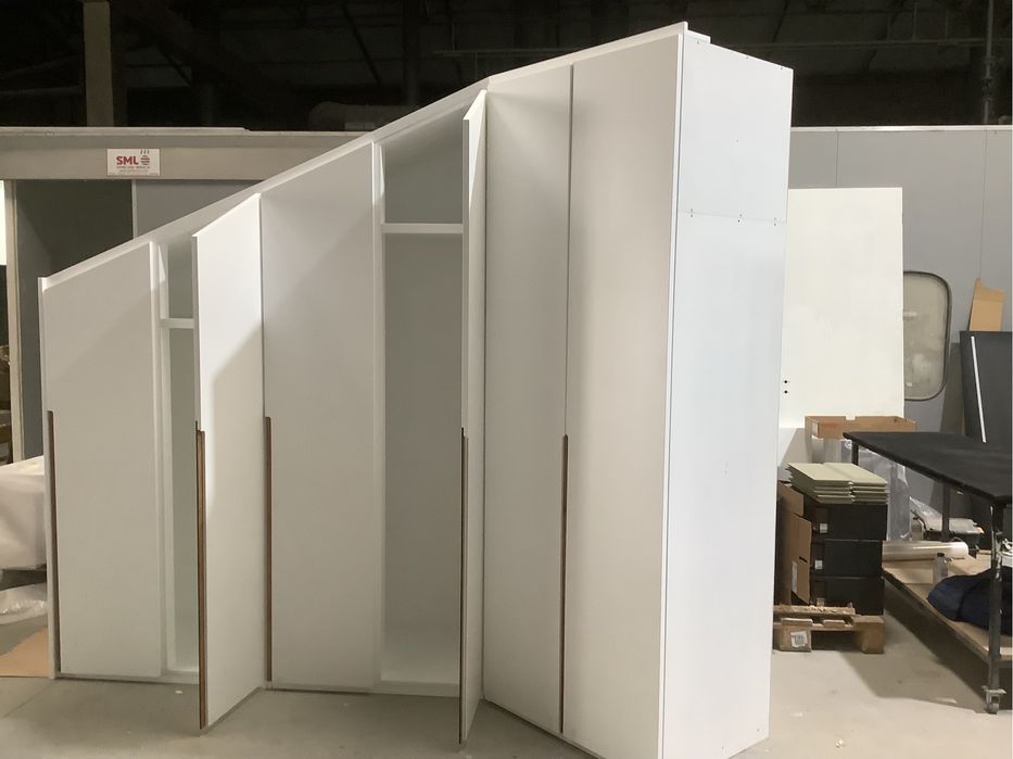 Fazemos rouupeiros por media,em hidrofago lacado brilho ,ou mate ,.