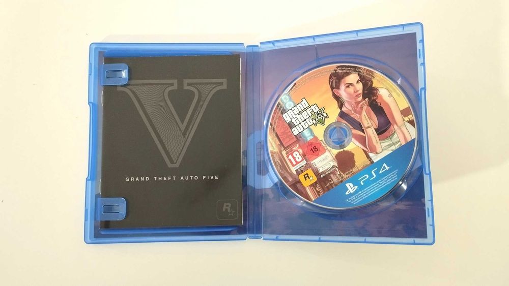 PS4 - GTA 5 - Completo com Manuais