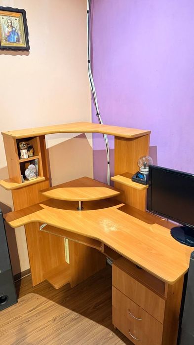 Стіл для комп'ютера кутовий