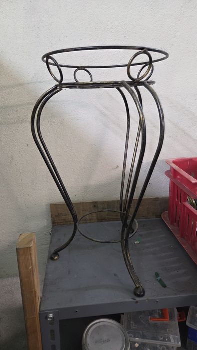 Kwietnik metalowe pod donicę