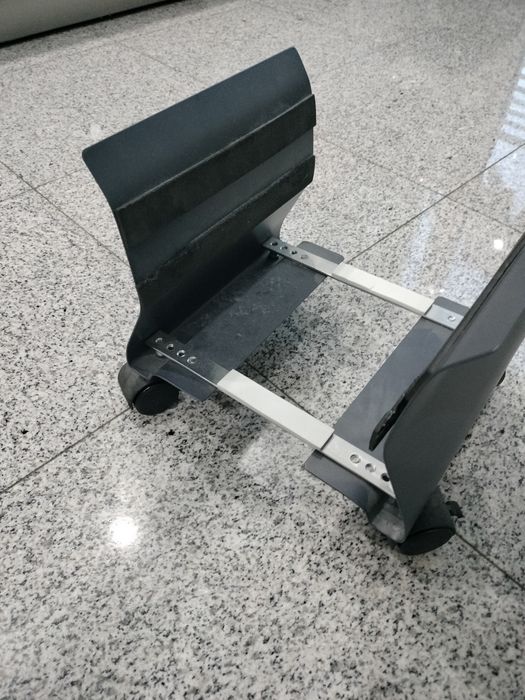 Suporte de chão para computador