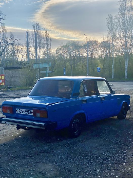Автомобіль ваз 2105