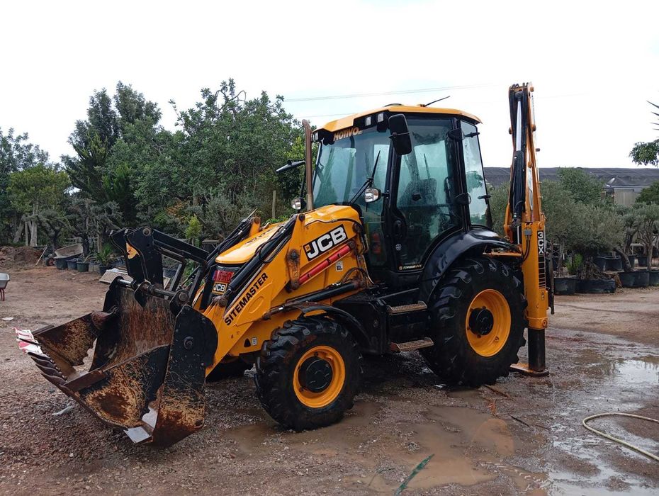 JCB 3CX SiteMaster 110 HP (2023) – Apenas 695h | Excelente Estado / Seminova