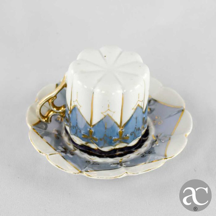 Chávena de café e pires Arte Nova em porcelana europeia