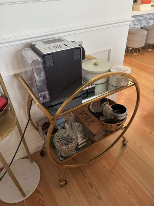 Carro de bar dourado