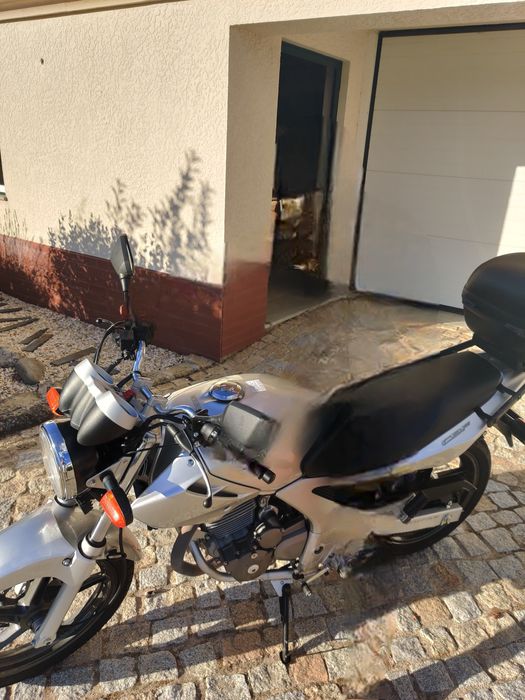 Moto honda 250cc  cbf 17500 kilometros