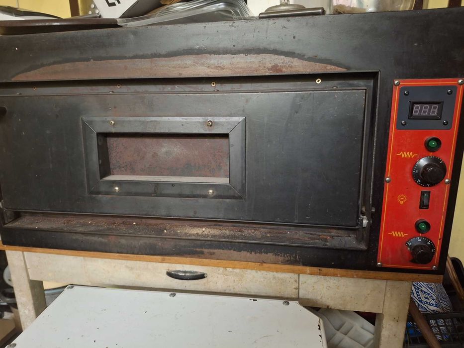 piec do pieczenia pizzy chleba