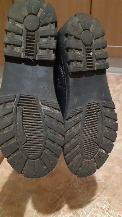 Чоботи туфлі осінні  35 рр дівчинці