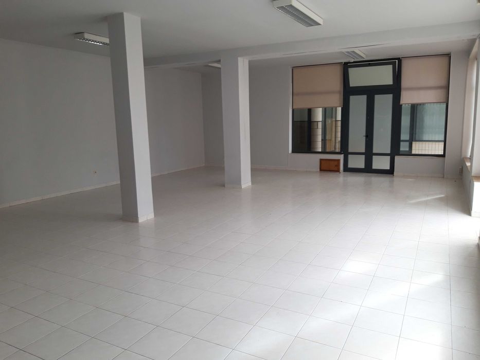 Arrenda-se Espaço Comercial em Fiães