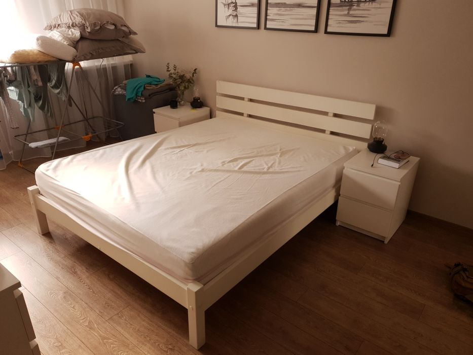 Komplet łóżko + 2 szafki nocne + komoda