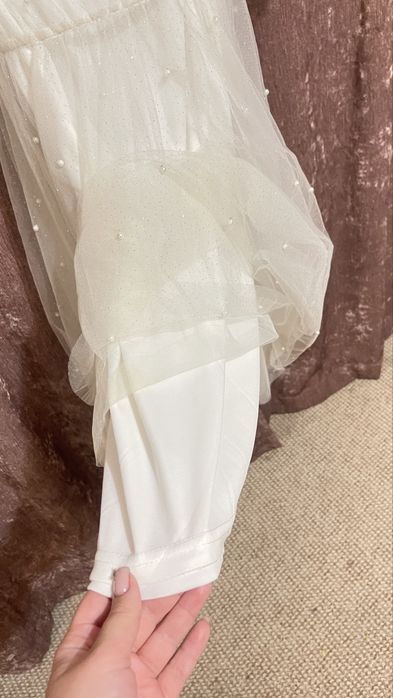 Платя нове одягала один рас