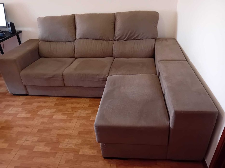 Sofá 3 lugares c/ chaise longue amovível, baú e 2 puffs!!!