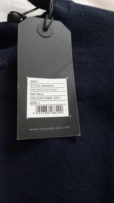 Темно синій светр Lyle&Scott
